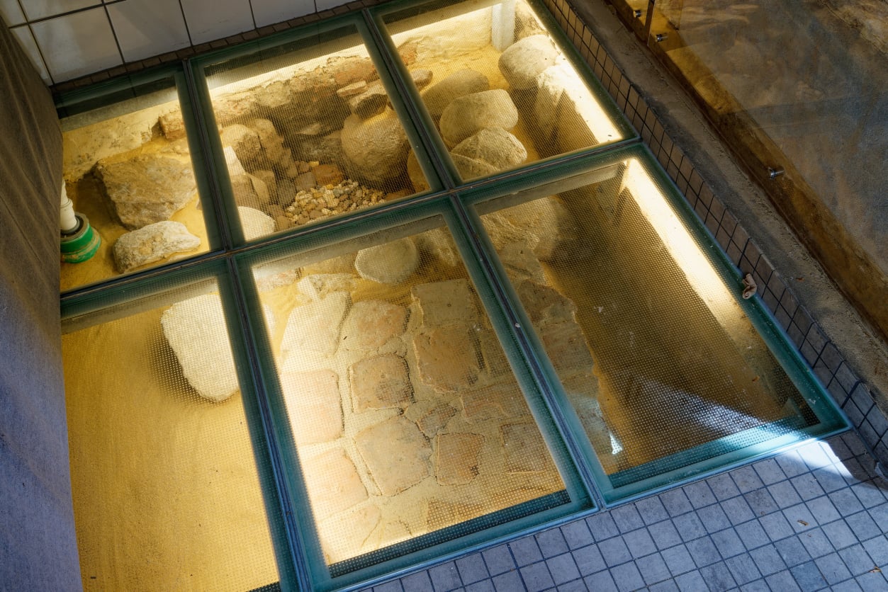 Portal in lang vergangene Zeiten: Unerwartete Geheimtüren im Bürgerhaus in Treuenbrietzen (BB) Portal in lang vergangene Zeiten: Unerwartete Geheimtüren im Bürgerhaus in Treuenbrietzen (BB)